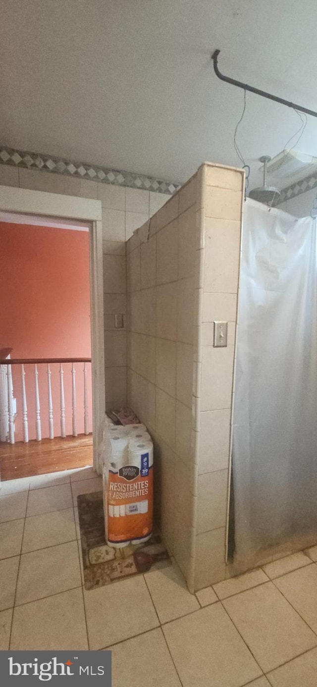 1110 W Sixth St, Wilmington, DE 19805 - full bathroom with a shower with curtain and tile patterned flooring