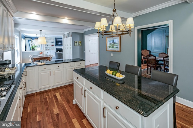 kitchen with crown molding, a chandelier, white cabinetry, a peninsula, and dark wood-style floors
