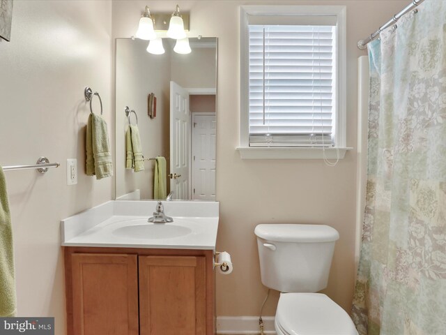 103 Potters Cir, Strasburg, VA 22657 - full bathroom with vanity, toilet, and curtained shower