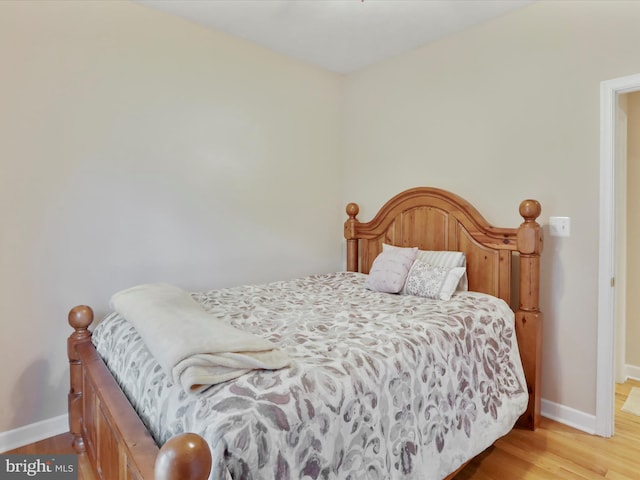 103 Potters Cir, Strasburg, VA 22657 - bedroom featuring baseboards and light wood finished floors