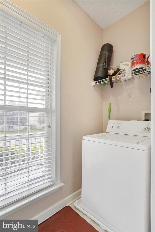 103 Potters Cir, Strasburg, VA 22657 - washroom with washer / dryer, healthy amount of natural light, and baseboards