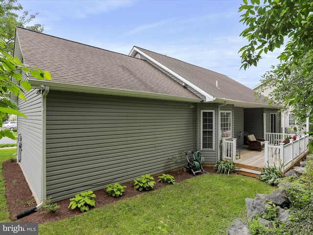 103 Potters Cir, Strasburg, VA 22657 - back of property featuring a wooden deck, a shingled roof, and a lawn