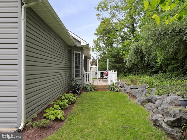 103 Potters Cir, Strasburg, VA 22657 - view of grassy yard with a deck