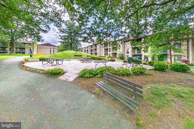 view of property's community featuring a residential view and a lawn