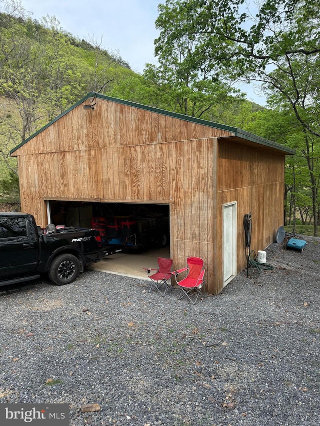 view of outdoor structure with an outdoor structure