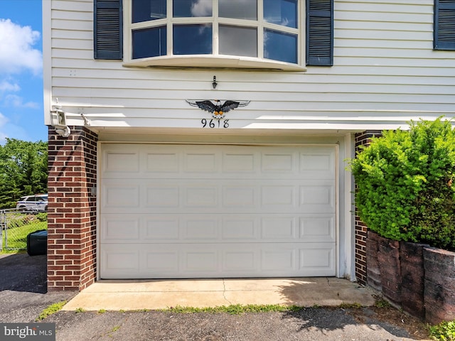 9618 Hall Rd, Frederick, MD 21701 - view of garage