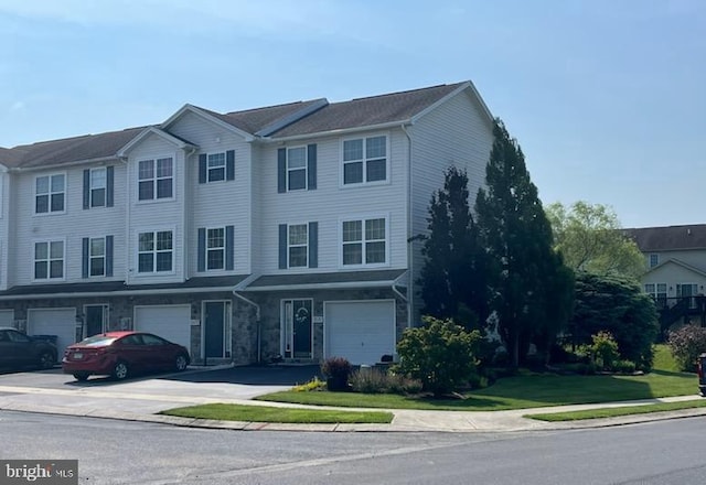 3570 Pinecrest Ct, Fayetteville, PA 17222 - view of property featuring a garage and driveway