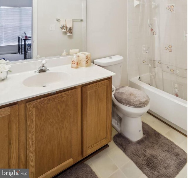 full bathroom featuring toilet, shower / bathtub combination with curtain, and vanity