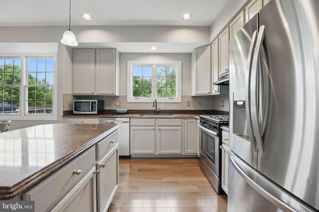 kitchen featuring a sink, backsplash, stainless steel appliances, and recessed lighting