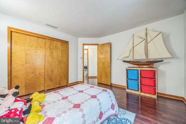 13 Elena Ct, Voorhees, NJ 08043 - bedroom with a closet, visible vents, wood finished floors, and baseboards