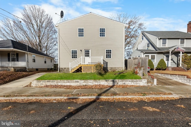 view of front of house with a front lawn