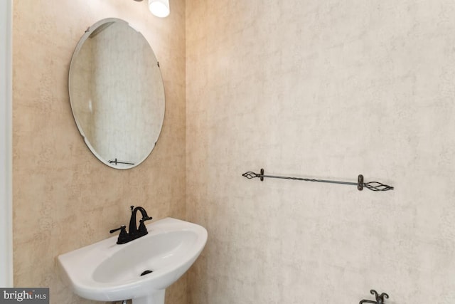 12815 Duck Pond Dr Unit 111, Germantown, MD 20874 - bathroom featuring a sink