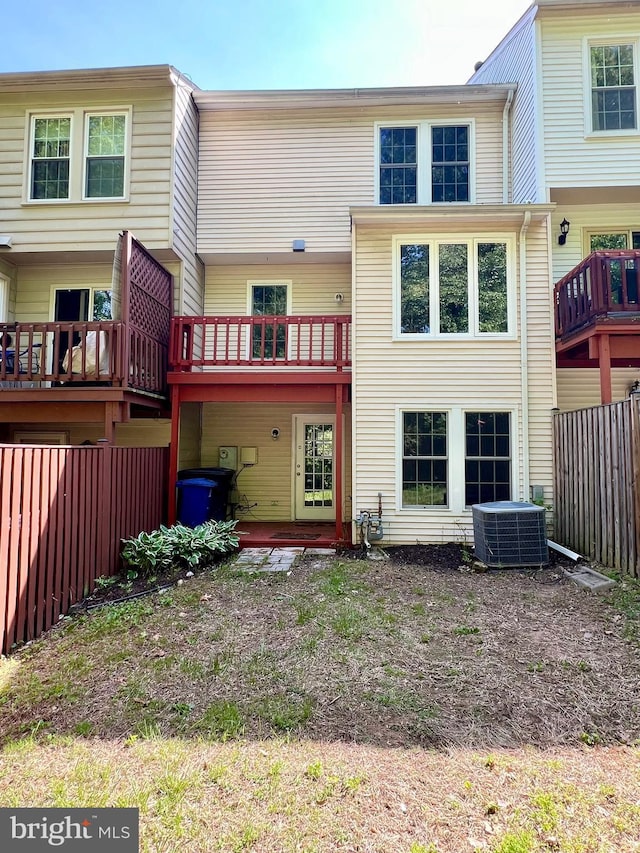 6062 Clay Spur Ct, Centreville, VA 20121 - back of house featuring central AC unit and fence