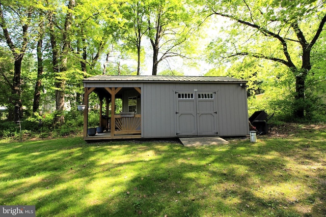 view of outdoor structure with an outbuilding