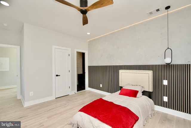 bedroom featuring ceiling fan, recessed lighting, baseboards, wood finished floors, and visible vents