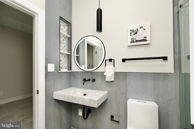 bathroom featuring a sink and toilet