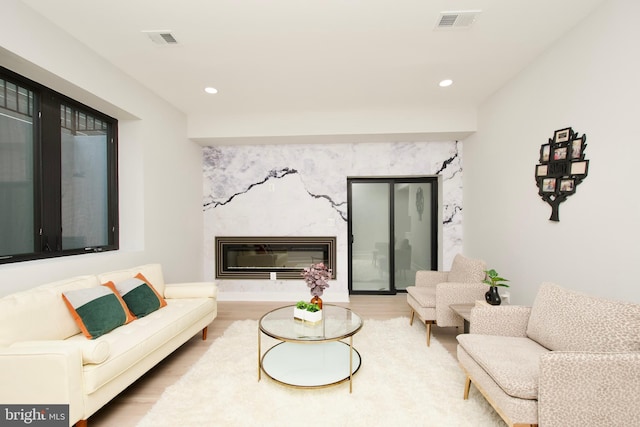 living area with visible vents, recessed lighting, and wood finished floors