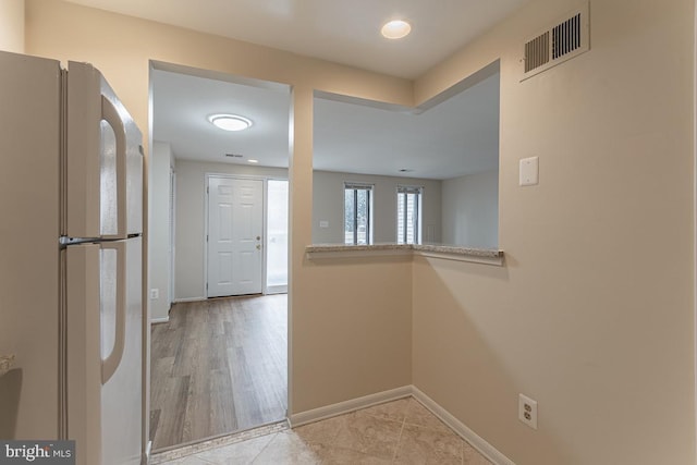 foyer featuring visible vents and baseboards