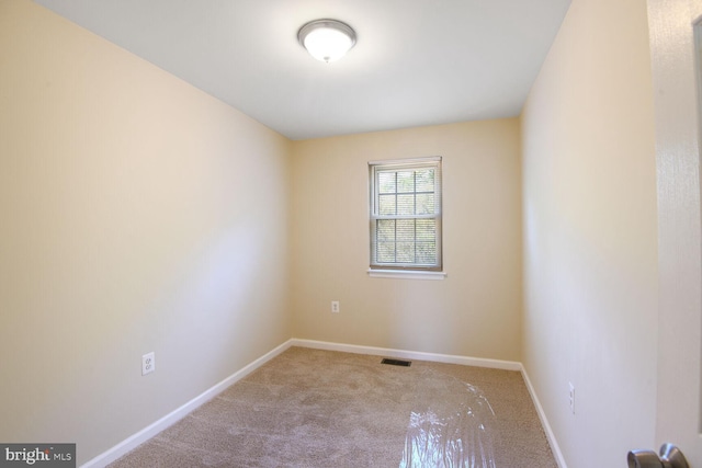 unfurnished room featuring visible vents, carpet flooring, and baseboards