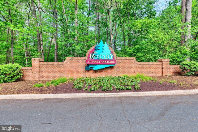 8716 Salinas Ct, Odenton, MD 21113 - community sign featuring fence