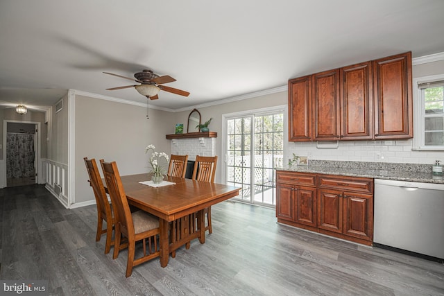 dining room with crown molding, ceiling fan, wood finished floors, and visible vents