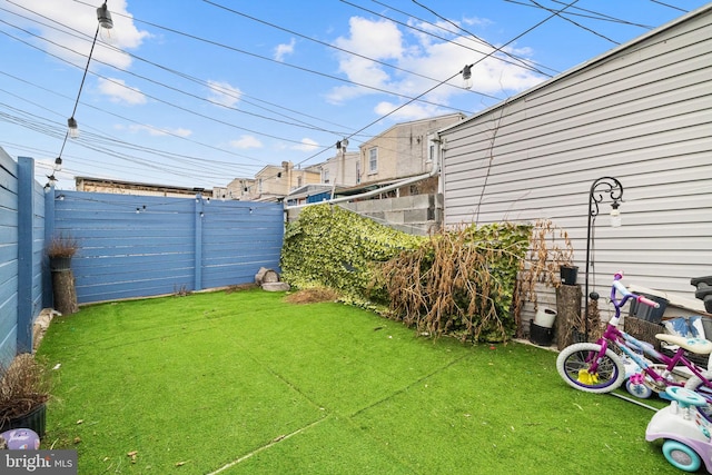 view of yard featuring a fenced backyard