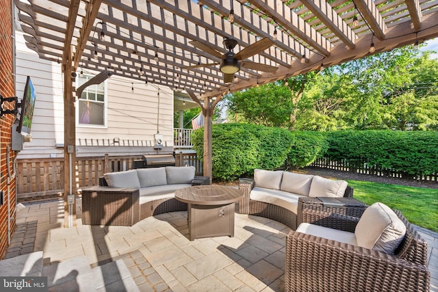 view of patio with an outdoor hangout area, a pergola, and ceiling fan