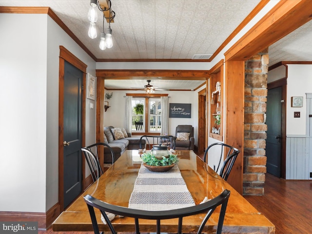 dining space with crown molding, ceiling fan, baseboards, wood finished floors, and visible vents