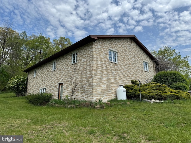 15004 Burnt Mill Rd, Shippensburg, PA 17257 - view of side of property with a lawn