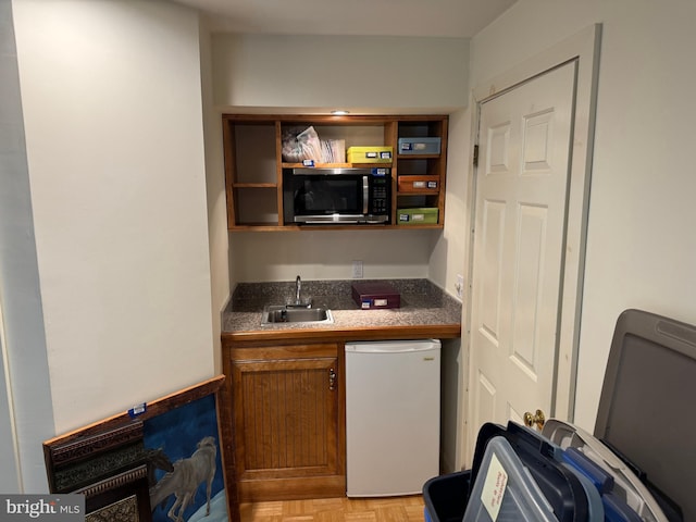 15004 Burnt Mill Rd, Shippensburg, PA 17257 - indoor wet bar with refrigerator and dishwasher