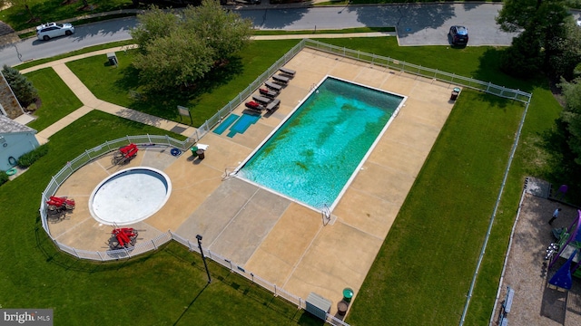 view of swimming pool