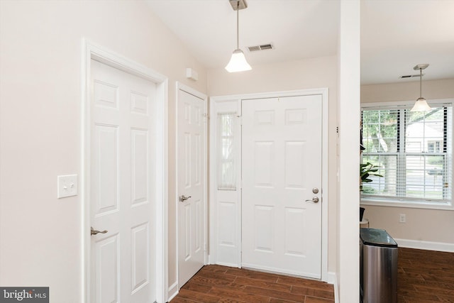 9 Fernwood Ct, Columbus, NJ 08022 - entrance foyer featuring dark wood finished floors and baseboards