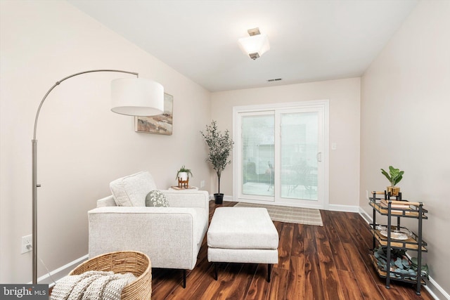 9 Fernwood Ct, Columbus, NJ 08022 - sitting room featuring wood finished floors and baseboards