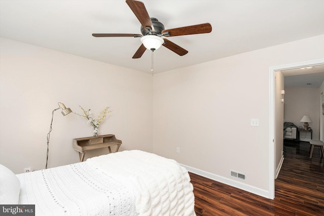 9 Fernwood Ct, Columbus, NJ 08022 - bedroom with wood finished floors, baseboards, and ceiling fan