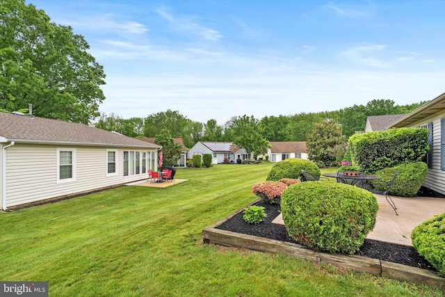 9 Fernwood Ct, Columbus, NJ 08022 - view of green lawn with a patio