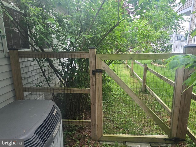 gate featuring cooling unit