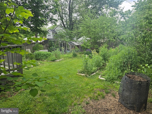 view of yard featuring a garden