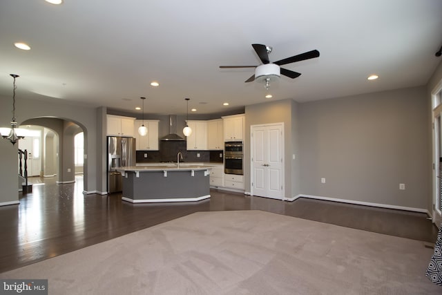 living area with ceiling fan, arched walkways, recessed lighting, baseboards, and dark wood-type flooring