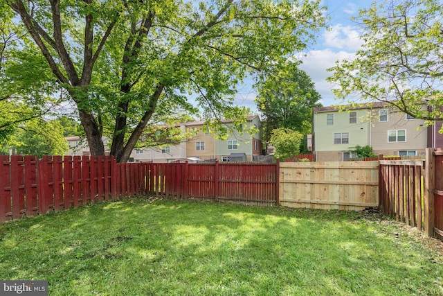 view of yard with a residential view