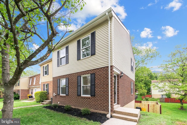 view of front facade featuring brick siding