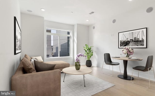 living room with recessed lighting, baseboards, visible vents, and wood finished floors