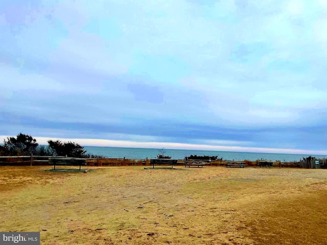 view of yard featuring a water view