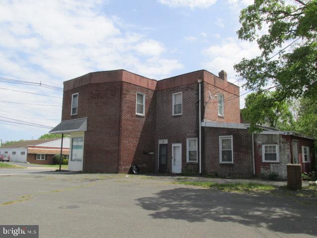 view of front facade with brick siding