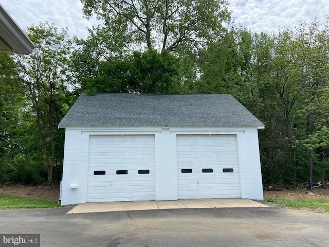 view of detached garage