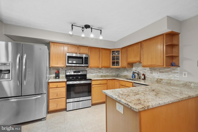 8140 Willowdale Ct, Springfield, VA 22153 - kitchen featuring stainless steel appliances, a sink, a peninsula, open shelves, and glass insert cabinets