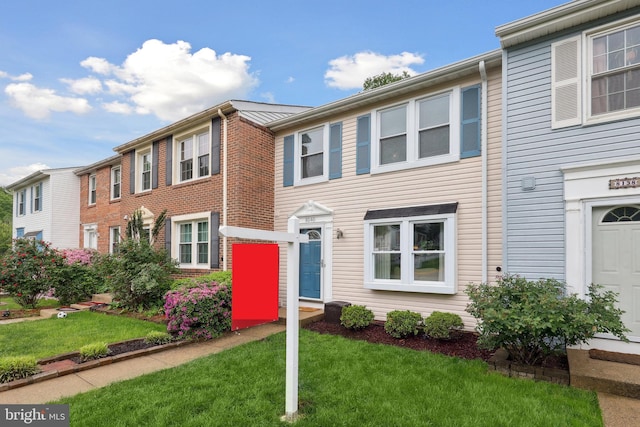 8140 Willowdale Ct, Springfield, VA 22153 - view of front of property with a front lawn