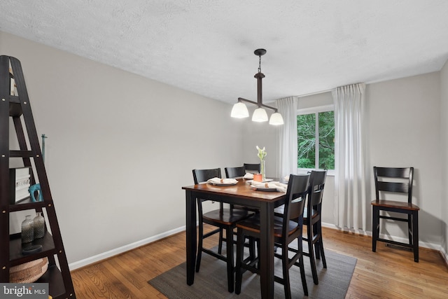 8140 Willowdale Ct, Springfield, VA 22153 - dining area featuring wood finished floors, baseboards, and a textured ceiling