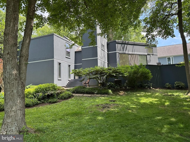 6885 Melrose Dr, Mclean, VA 22101 - view of yard
