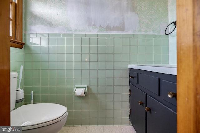 196 Taylortown Rd, Edinburg, VA 22824 - bathroom with tile walls, toilet, and vanity