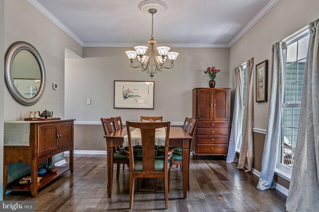 dining area featuring a chandelier, dark wood-style flooring, ornamental molding, and baseboards